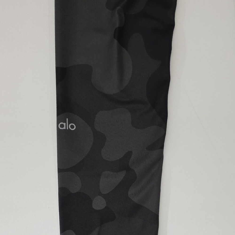ALO Yoga Gray Camo Leggings - Picture 4 of 4
